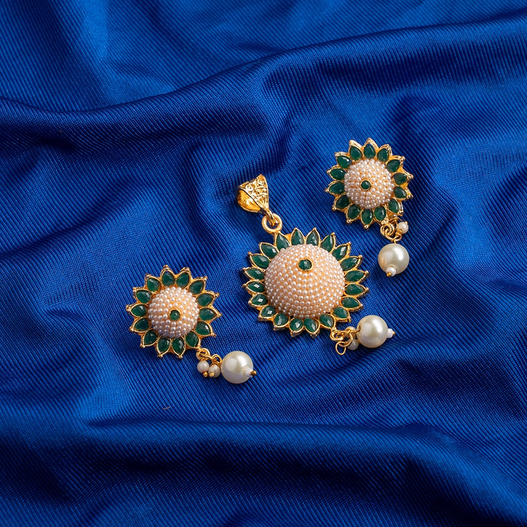 Rajkumari Pearl Bloom Pendant Set